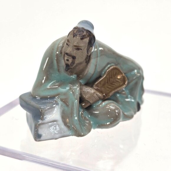 Chinese Shiwan Mudman Ceramic Figurine Of A Seated Man With Instrument JE161 - Picture 1 of 7